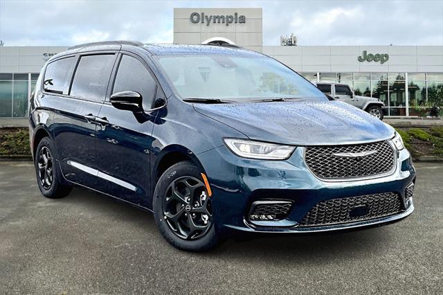 new 2025 Chrysler Pacifica Hybrid car, priced at $48,368