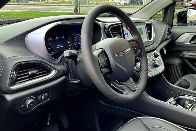 new 2025 Chrysler Pacifica Hybrid car, priced at $46,451