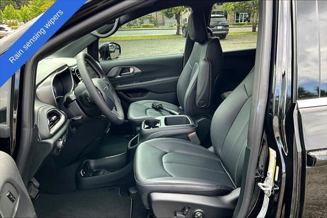 new 2025 Chrysler Pacifica Hybrid car, priced at $51,381