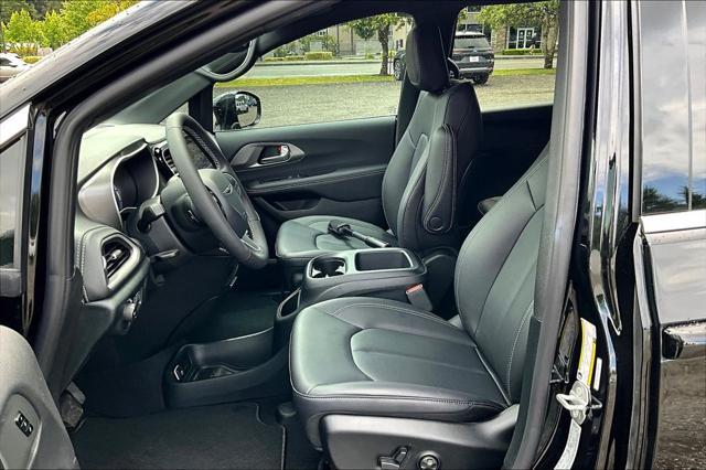 new 2025 Chrysler Pacifica Hybrid car, priced at $51,381