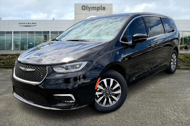 new 2025 Chrysler Pacifica Hybrid car, priced at $51,381