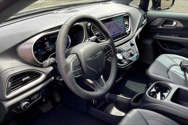 new 2025 Chrysler Pacifica Hybrid car, priced at $51,381