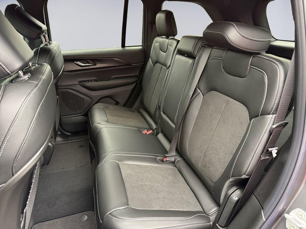 new 2025 Jeep Grand Cherokee car, priced at $47,725