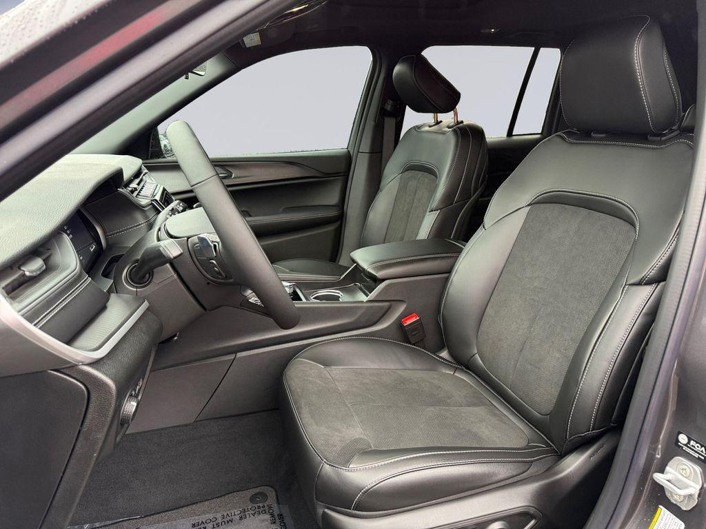 new 2025 Jeep Grand Cherokee car, priced at $47,725