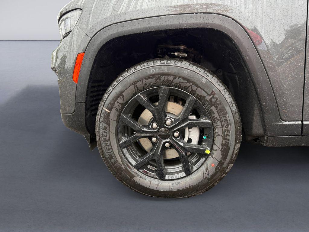 new 2025 Jeep Grand Cherokee car, priced at $47,725