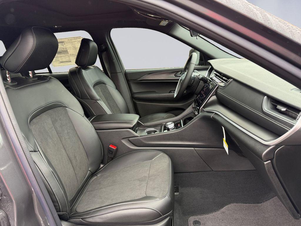 new 2025 Jeep Grand Cherokee car, priced at $47,725