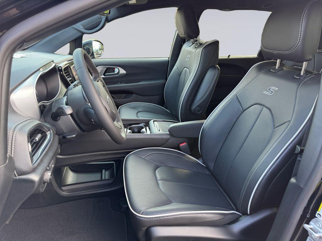 new 2026 Chrysler Pacifica car, priced at $52,081