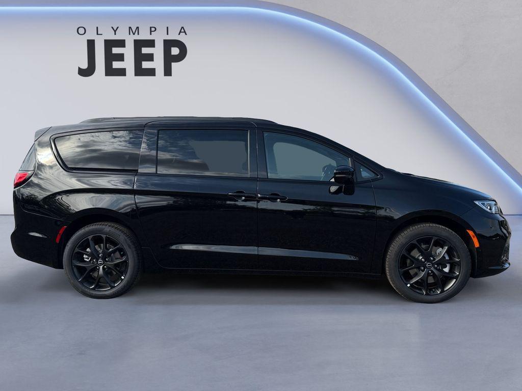 new 2026 Chrysler Pacifica car, priced at $52,081