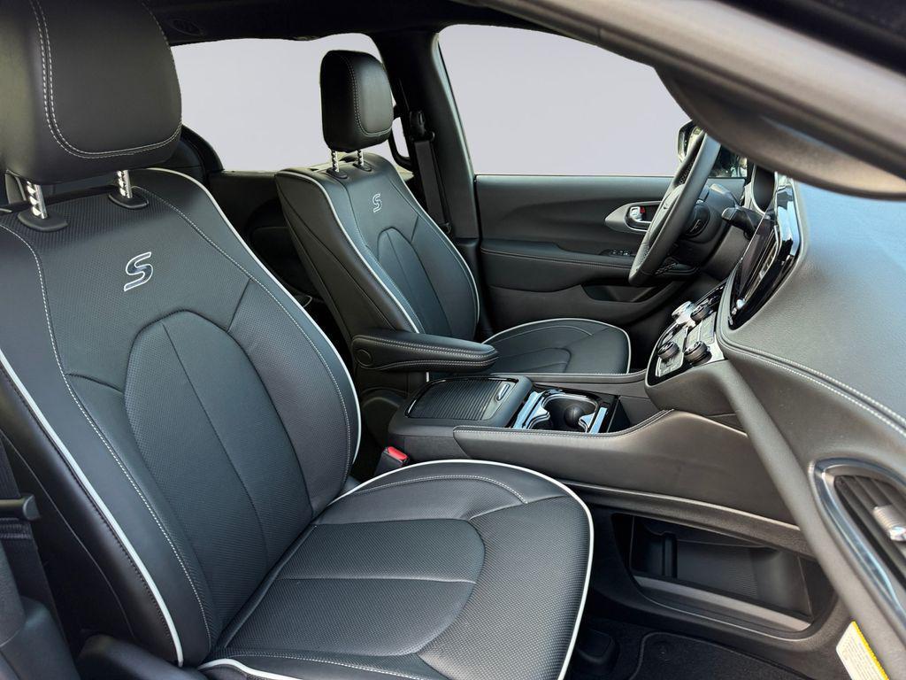 new 2026 Chrysler Pacifica car, priced at $52,081