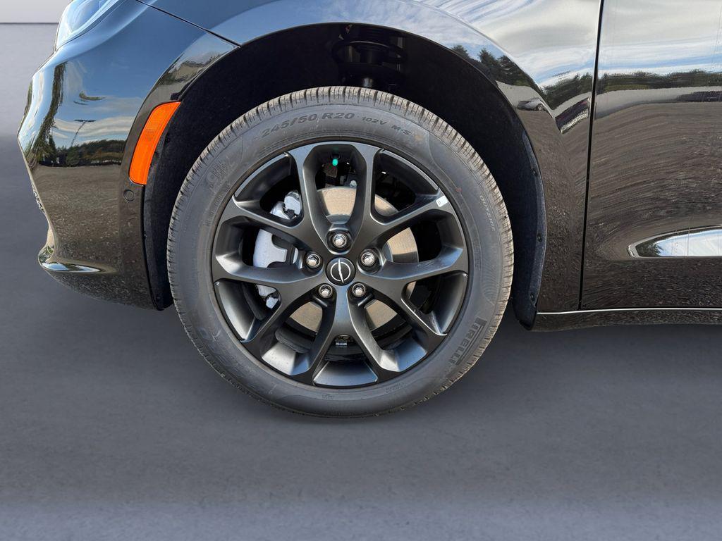 new 2026 Chrysler Pacifica car, priced at $52,081