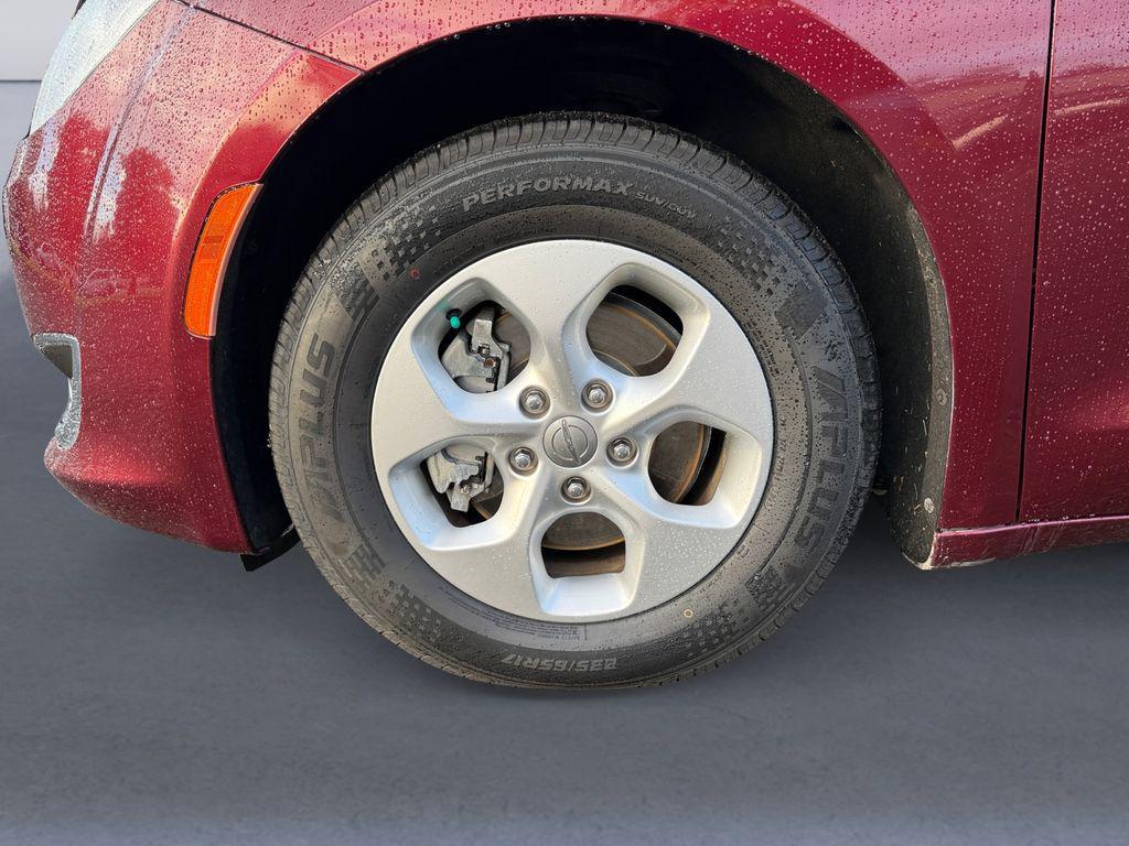 used 2018 Chrysler Pacifica Hybrid car, priced at $18,288