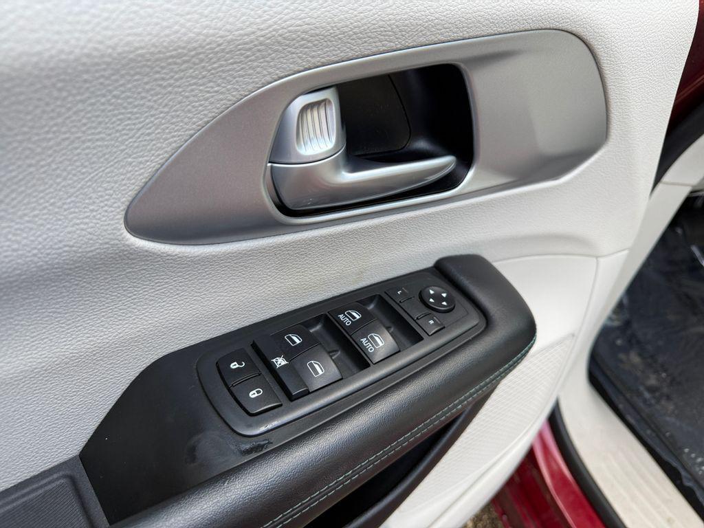 used 2018 Chrysler Pacifica Hybrid car, priced at $18,288