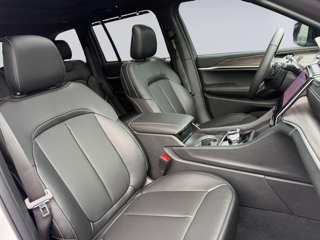 new 2025 Jeep Grand Cherokee car, priced at $54,202