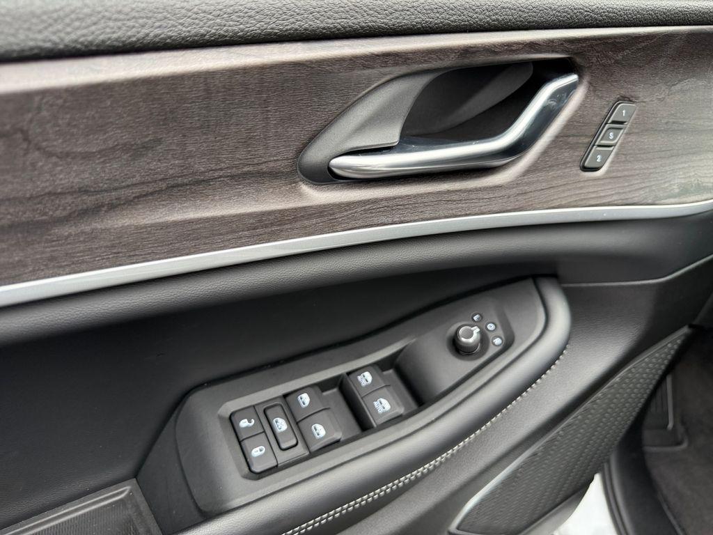 new 2025 Jeep Grand Cherokee car, priced at $54,202
