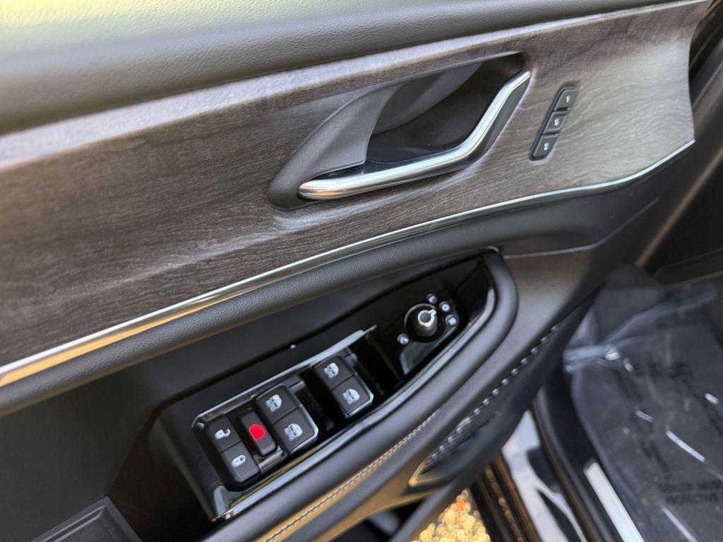 used 2022 Jeep Grand Cherokee car, priced at $33,998