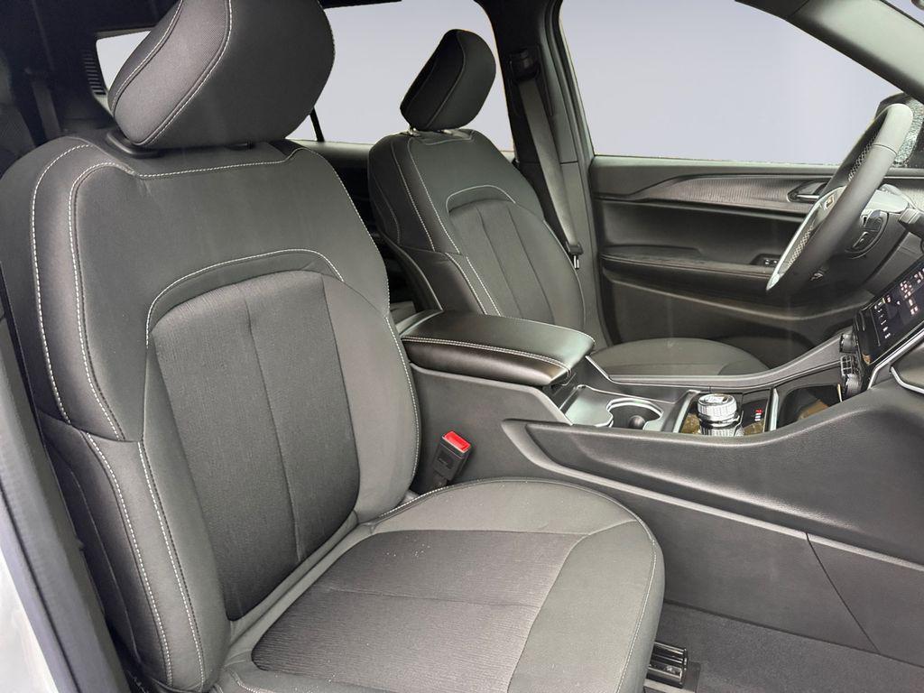 new 2025 Jeep Grand Cherokee L car, priced at $42,045