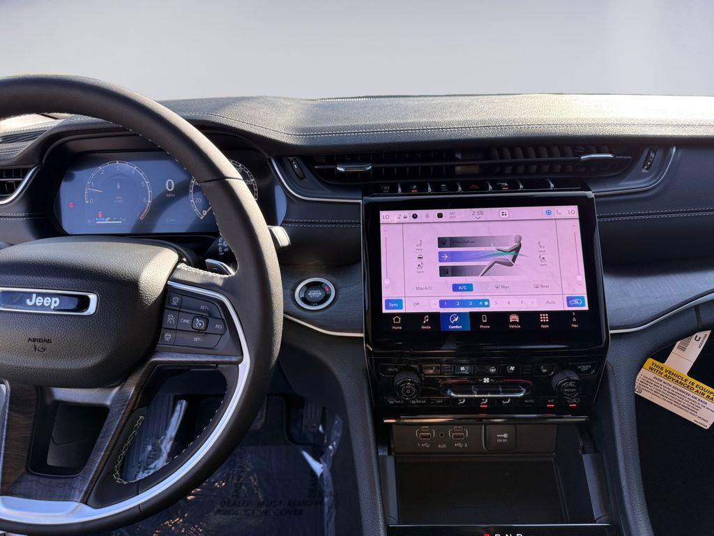 new 2025 Jeep Grand Cherokee car, priced at $50,827