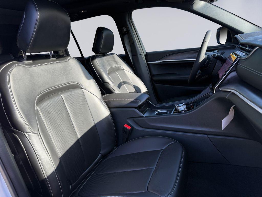 new 2025 Jeep Grand Cherokee car, priced at $50,827