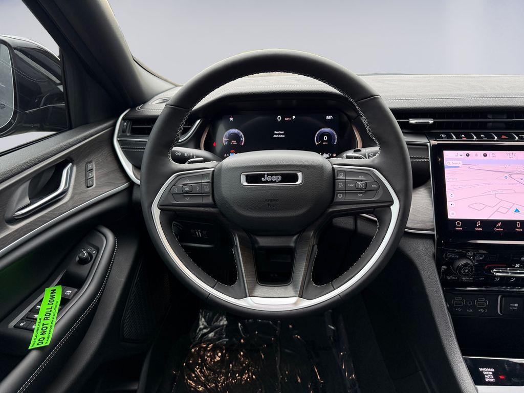 new 2025 Jeep Grand Cherokee car, priced at $45,755