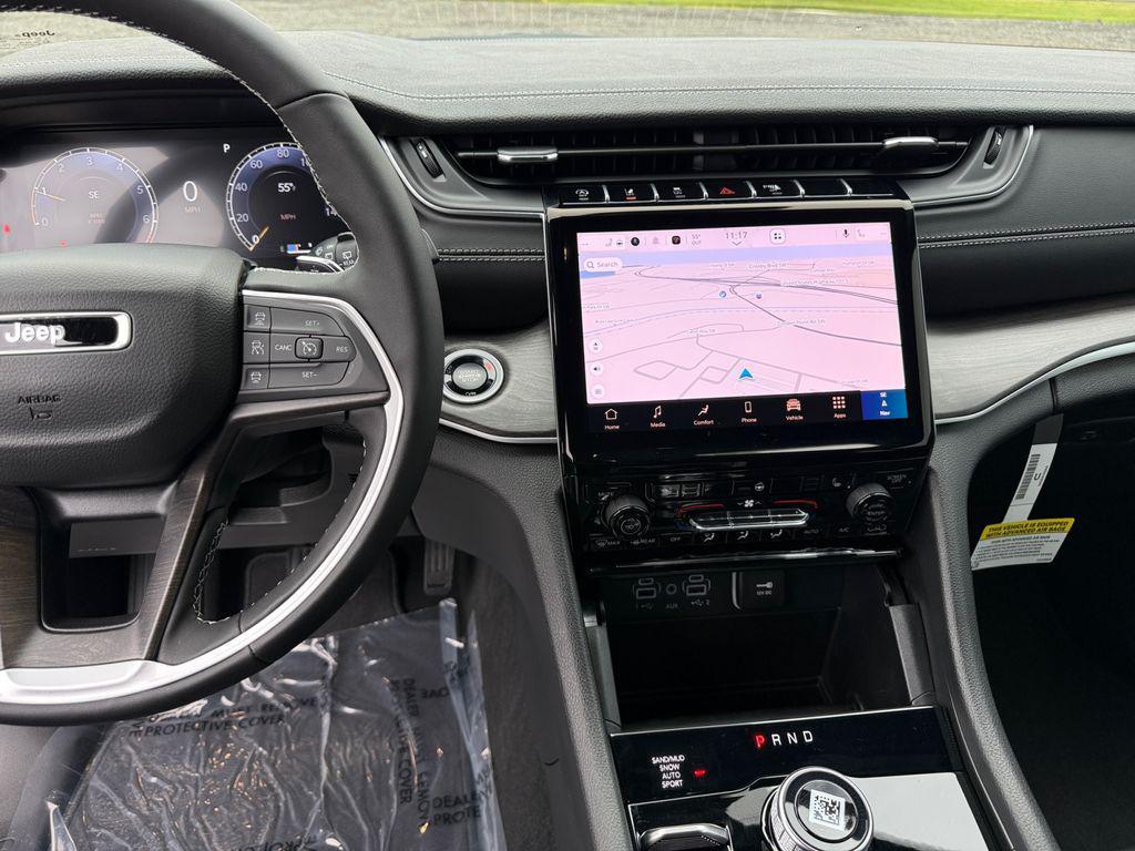 new 2025 Jeep Grand Cherokee car, priced at $45,755