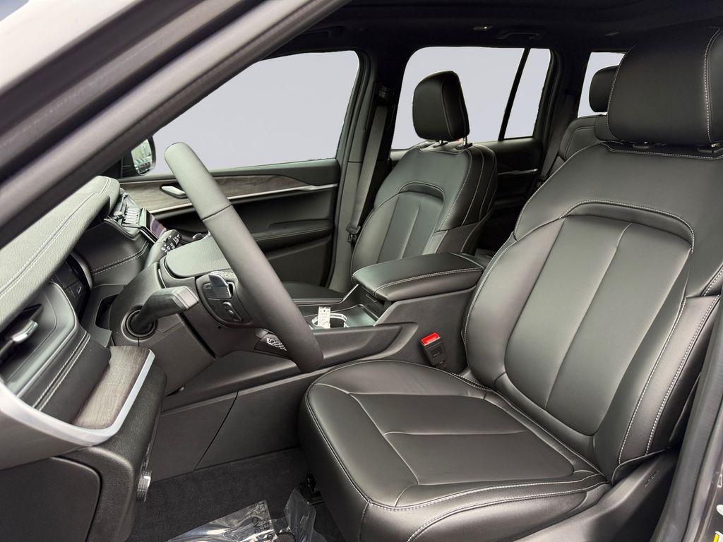 new 2025 Jeep Grand Cherokee car, priced at $45,755