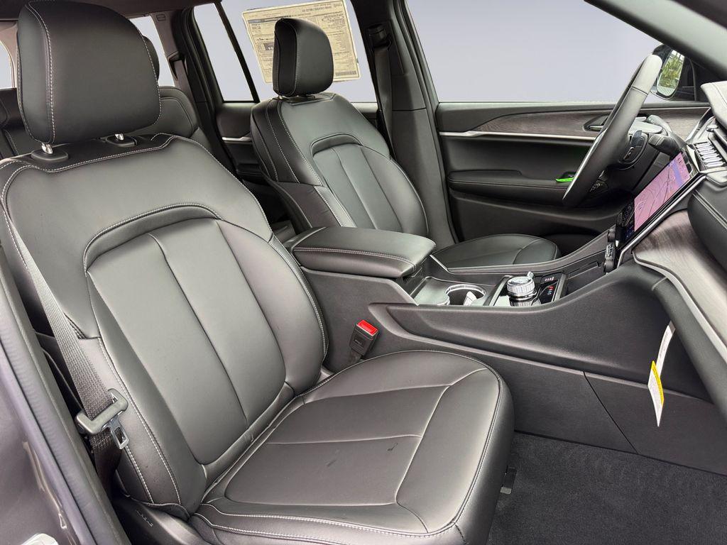 new 2025 Jeep Grand Cherokee car, priced at $45,755