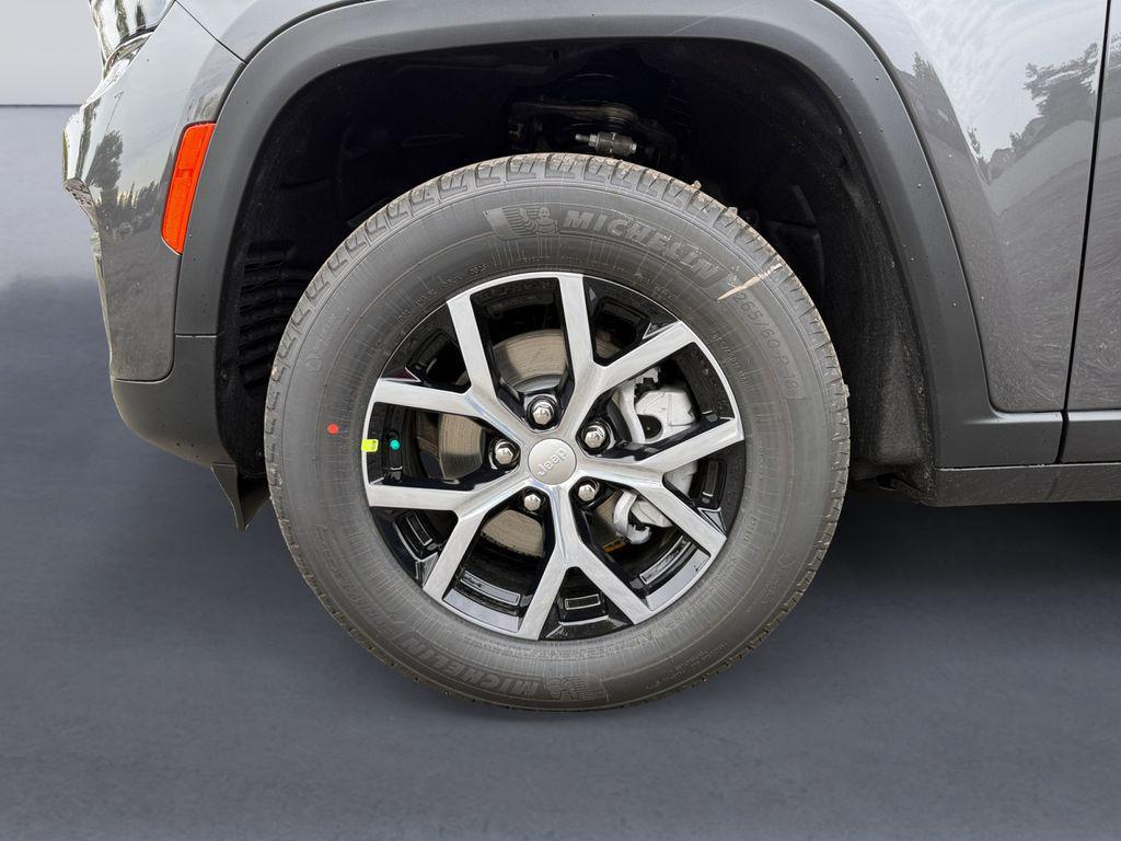 new 2025 Jeep Grand Cherokee car, priced at $45,755