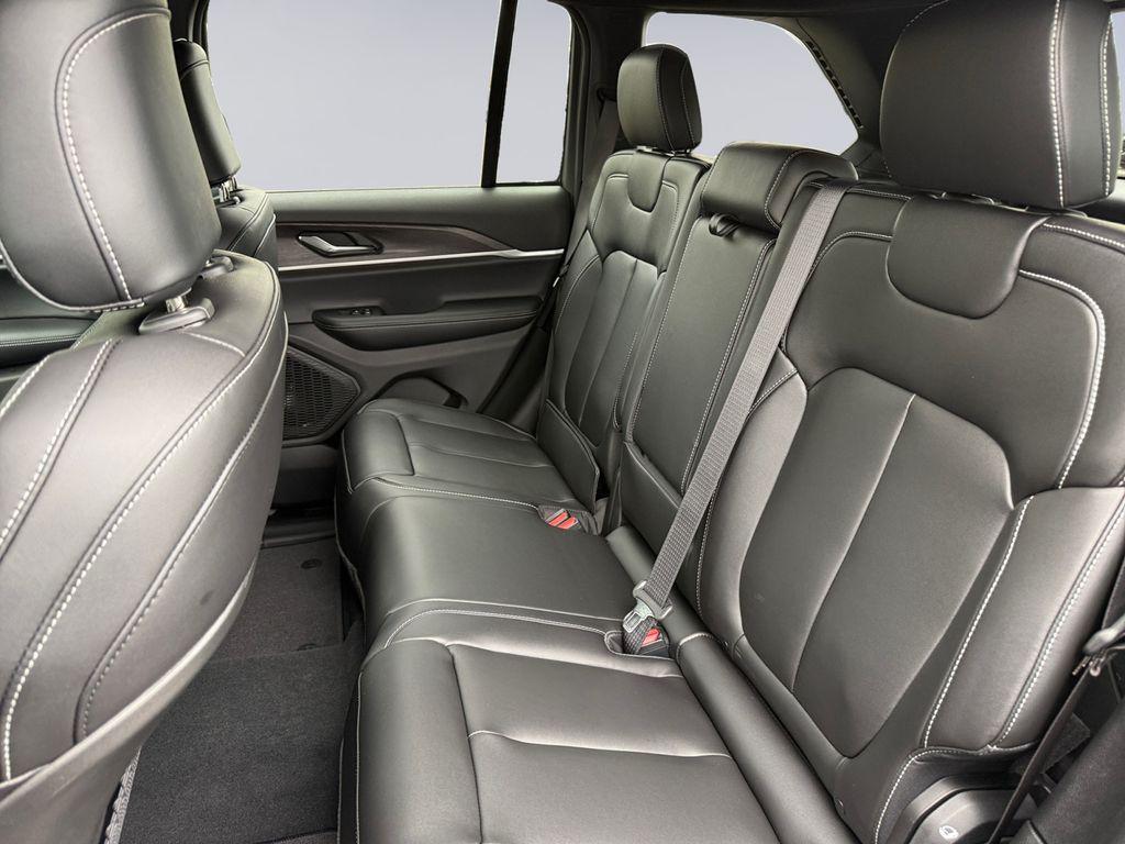 new 2025 Jeep Grand Cherokee car, priced at $45,755