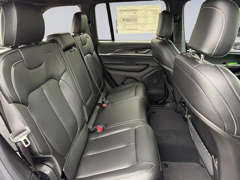 new 2025 Jeep Grand Cherokee car, priced at $45,755