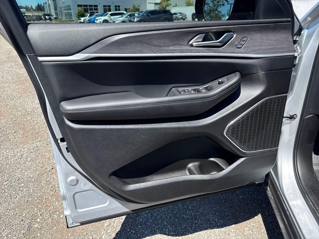 new 2025 Jeep Grand Cherokee L car, priced at $59,005
