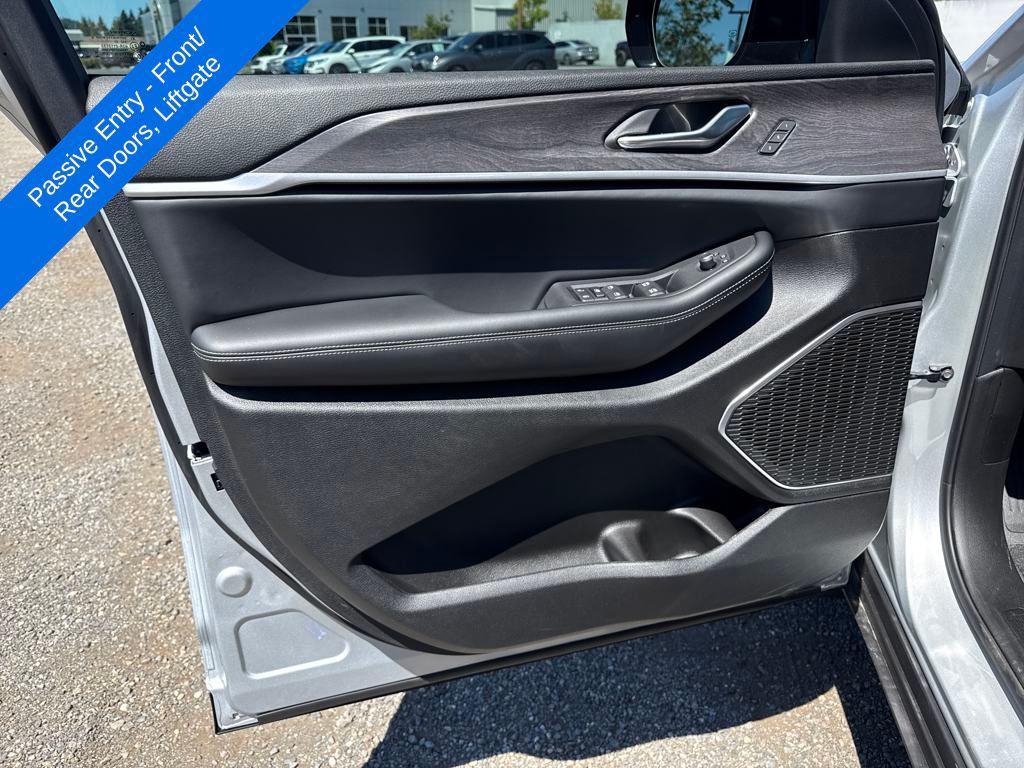 new 2025 Jeep Grand Cherokee L car, priced at $61,705
