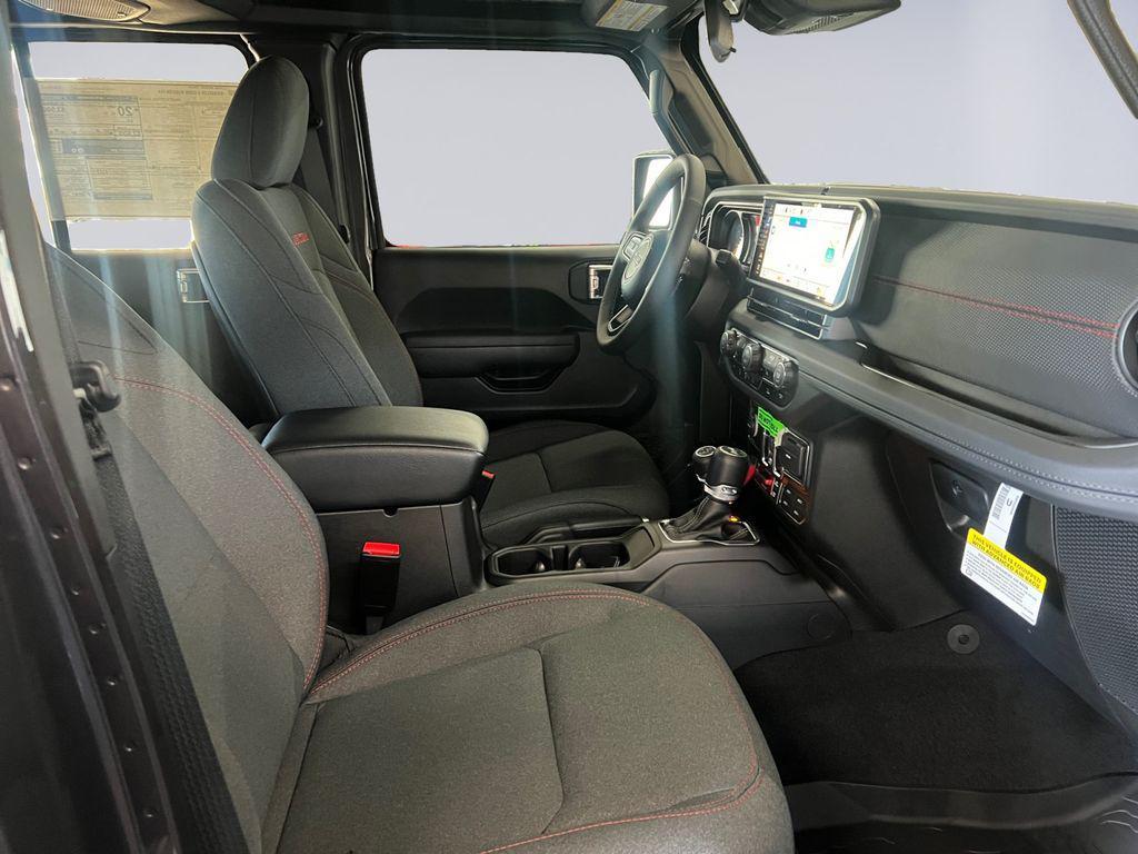 new 2025 Jeep Wrangler car, priced at $57,725