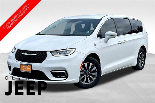 used 2022 Chrysler Pacifica Hybrid car, priced at $25,272