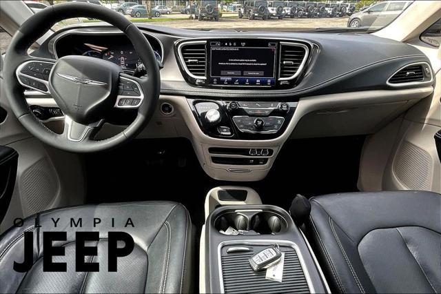 used 2022 Chrysler Pacifica Hybrid car, priced at $25,272