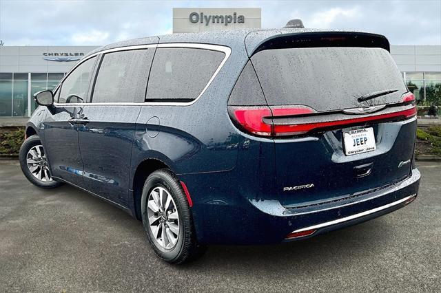 new 2025 Chrysler Pacifica Hybrid car, priced at $41,759