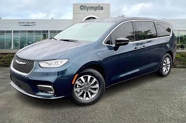 new 2025 Chrysler Pacifica Hybrid car, priced at $41,759