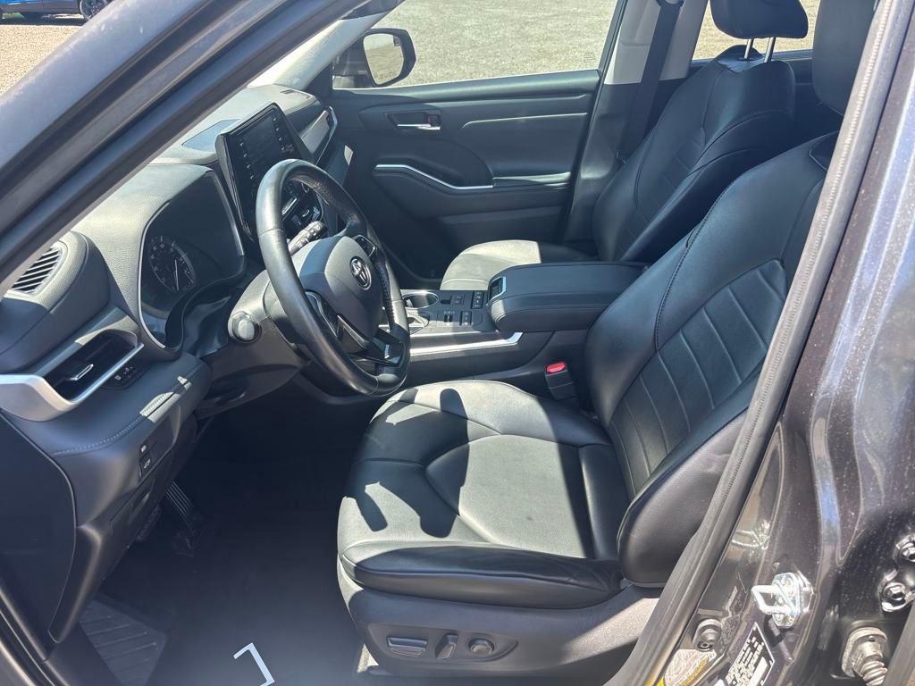 used 2021 Toyota Highlander car, priced at $35,998