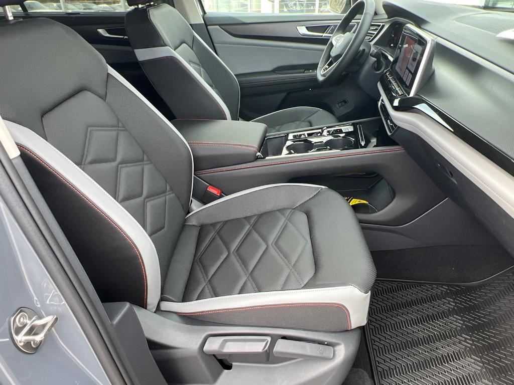 new 2025 Volkswagen Atlas car, priced at $46,074