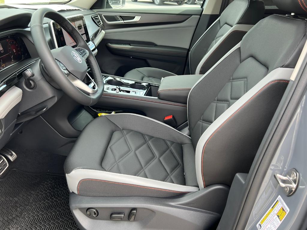 new 2025 Volkswagen Atlas car, priced at $46,074