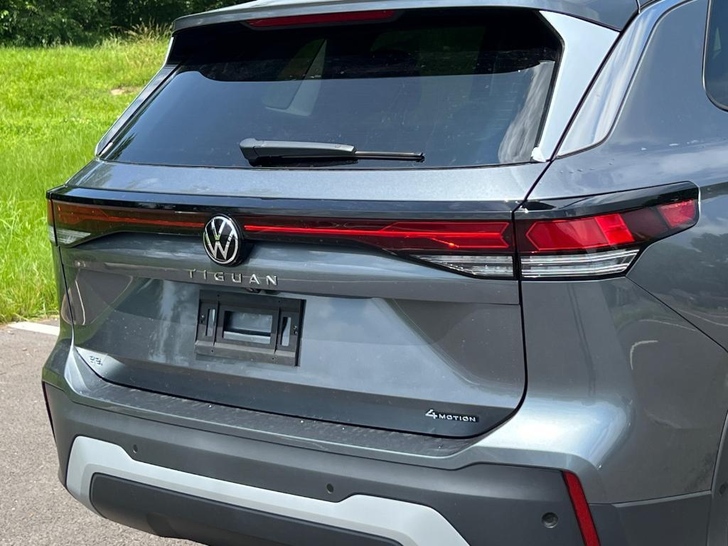 new 2025 Volkswagen Tiguan car, priced at $35,823