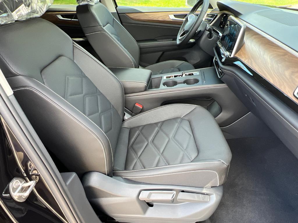 new 2026 Volkswagen Atlas car, priced at $40,928