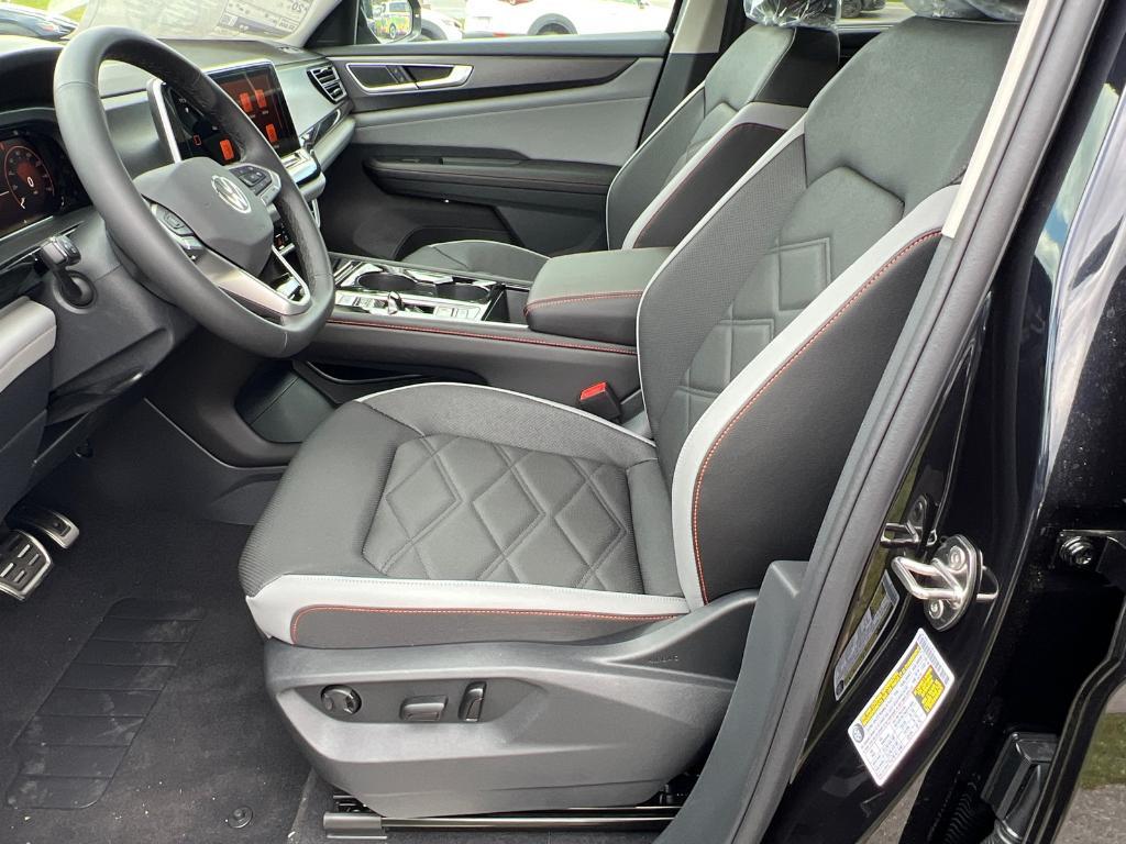 new 2025 Volkswagen Atlas car, priced at $45,039