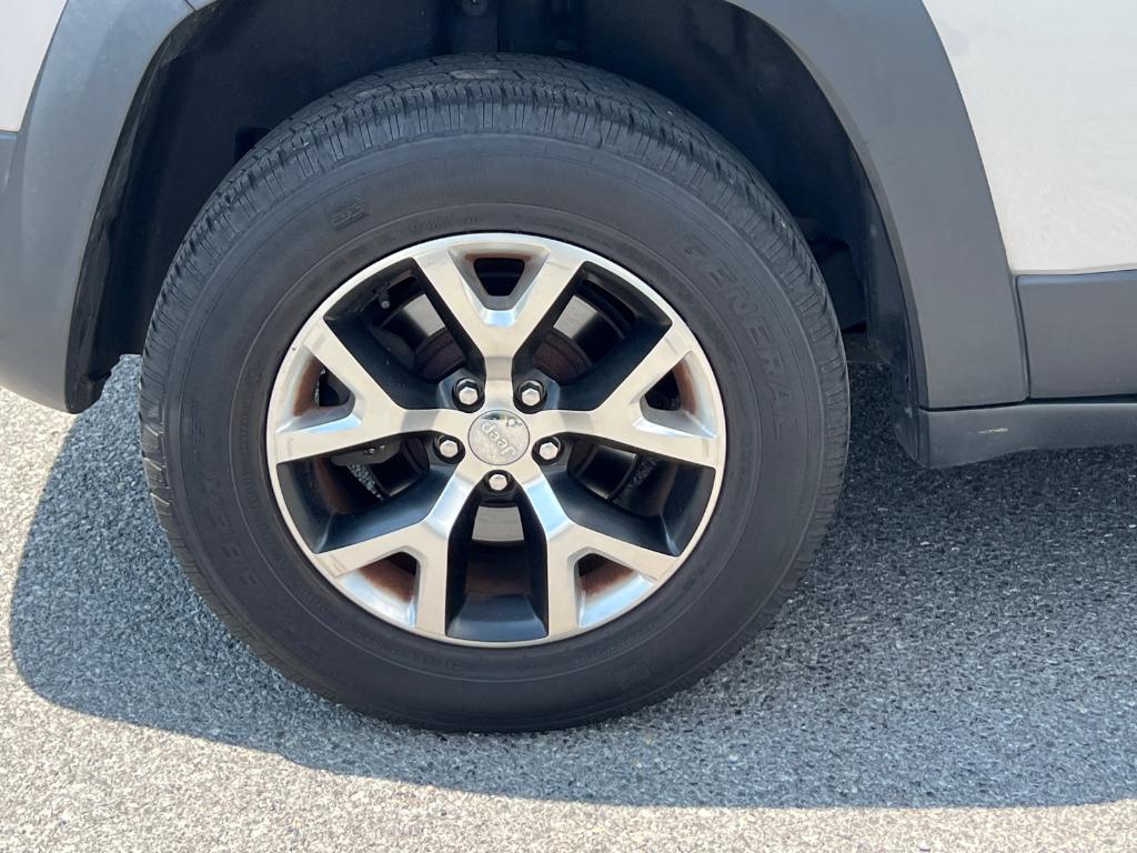 used 2014 Jeep Cherokee car, priced at $9,439