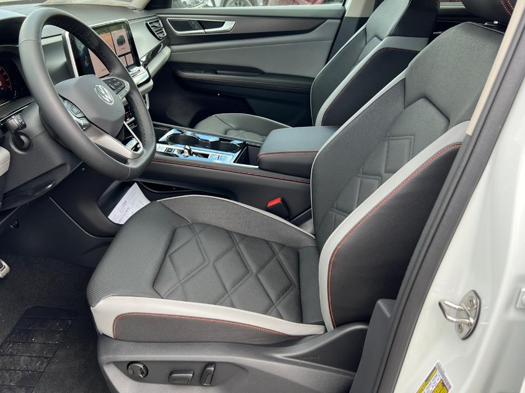 new 2025 Volkswagen Atlas car, priced at $45,039