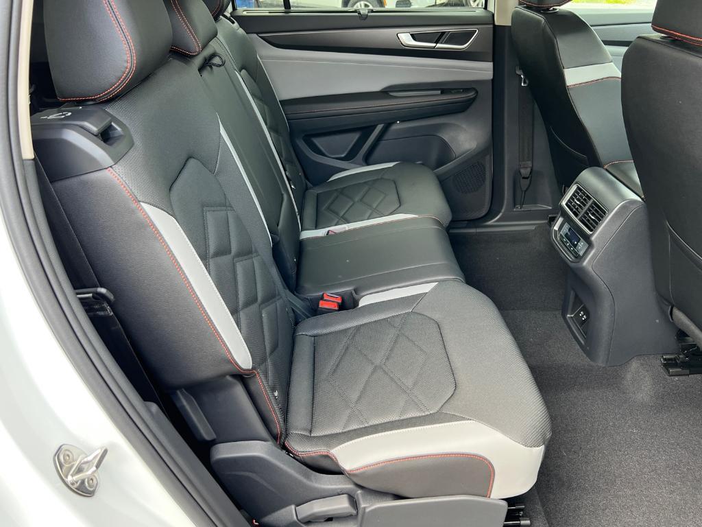 new 2025 Volkswagen Atlas car, priced at $45,039