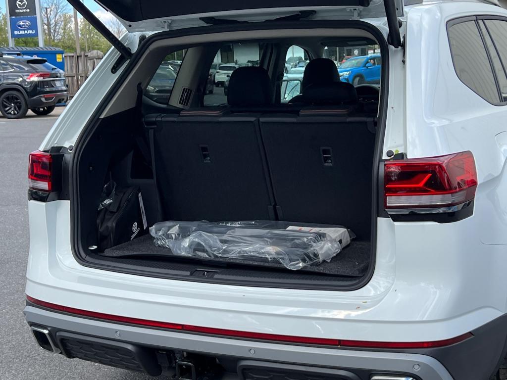 new 2025 Volkswagen Atlas car, priced at $45,039