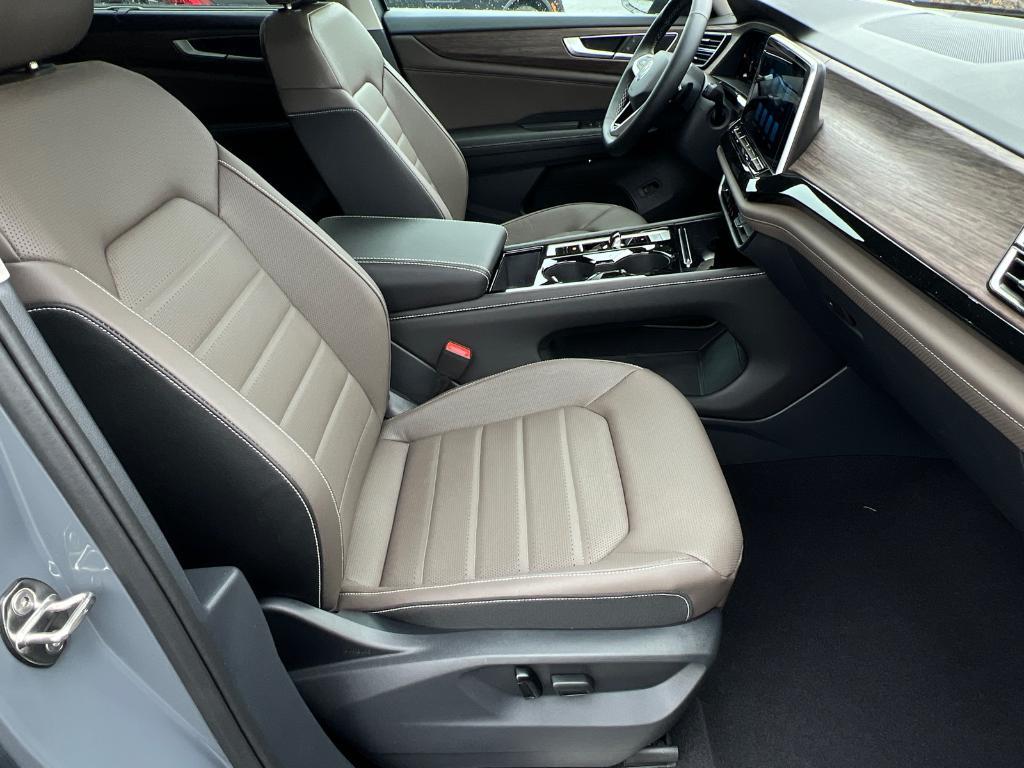 new 2025 Volkswagen Atlas car, priced at $47,396