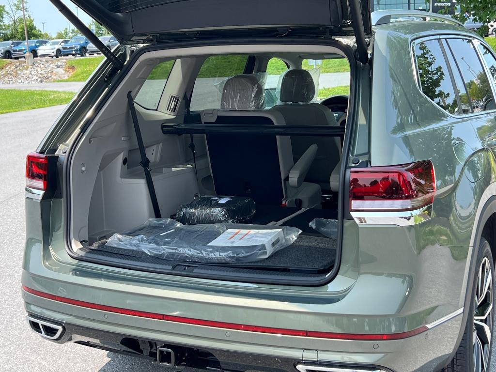 new 2025 Volkswagen Atlas car, priced at $53,471