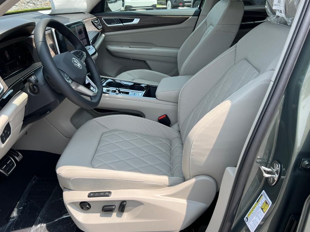 new 2025 Volkswagen Atlas car, priced at $53,471