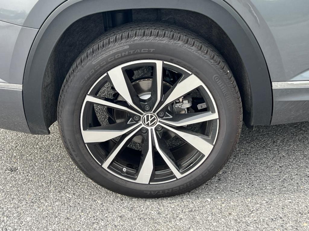 used 2024 Volkswagen Atlas car, priced at $44,900